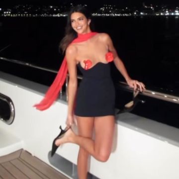 Kendall Jenner in her black mini dress kendall jenner in her black mini dress